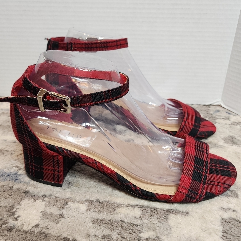 Torrid 8W Red Plaid‎ Ankle Strap Block Heel Sandals Size 8 Wide